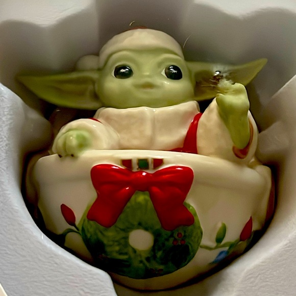 Lenox Star Wars Grogu in Hover Pram (Baby Yoda) Ornament - Picture 2 of 4